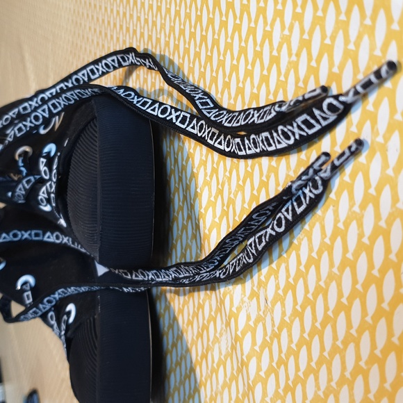 PlayStation Canvas trainers converse style in AS NEW condition jnr size 2, Sony - Picture 6 of 12